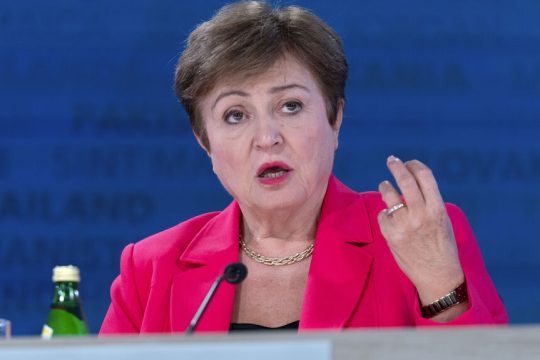 Ξεμένει από… καύσιμα η οικονομία